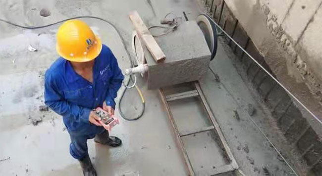 鄭州支撐梁切割現(xiàn)場